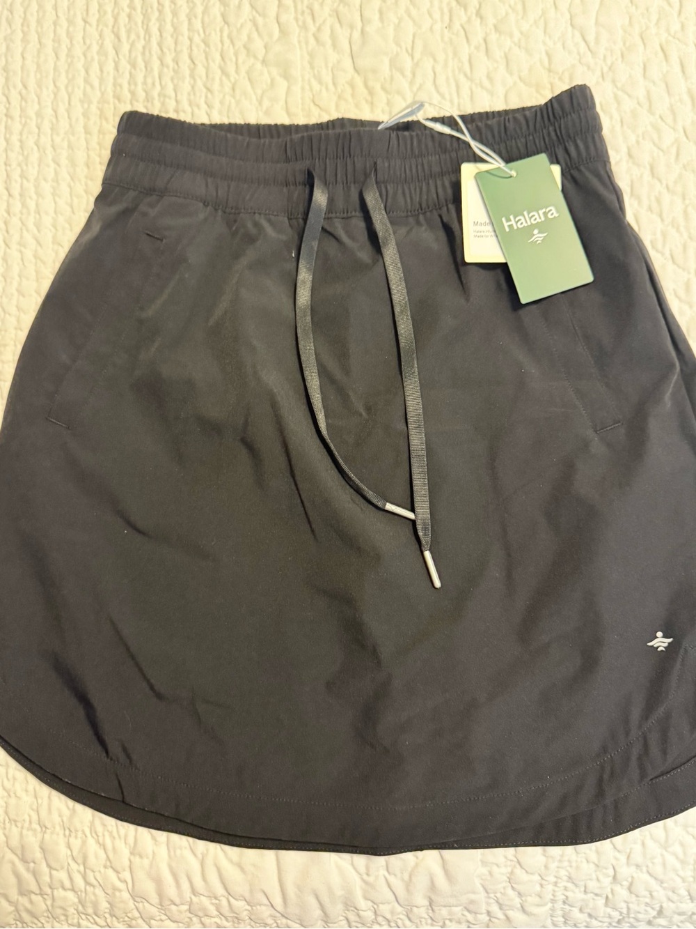 HALARA Black Athletic Skirt with Elastic Waist